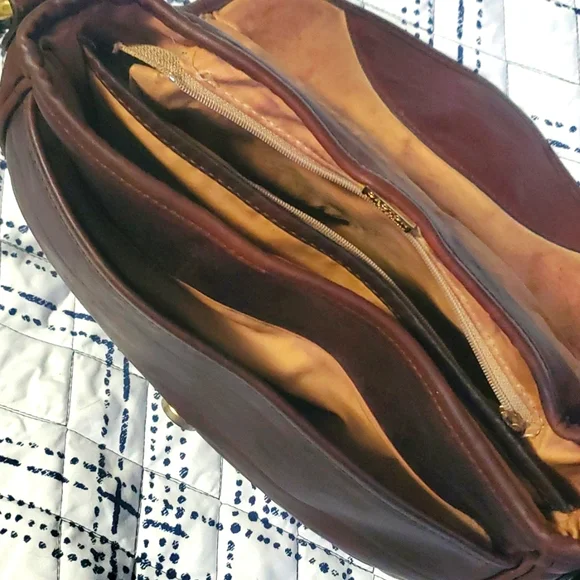 Vintage Australian Cowhide Leather Shoulder Bag - Picture 4 of 8